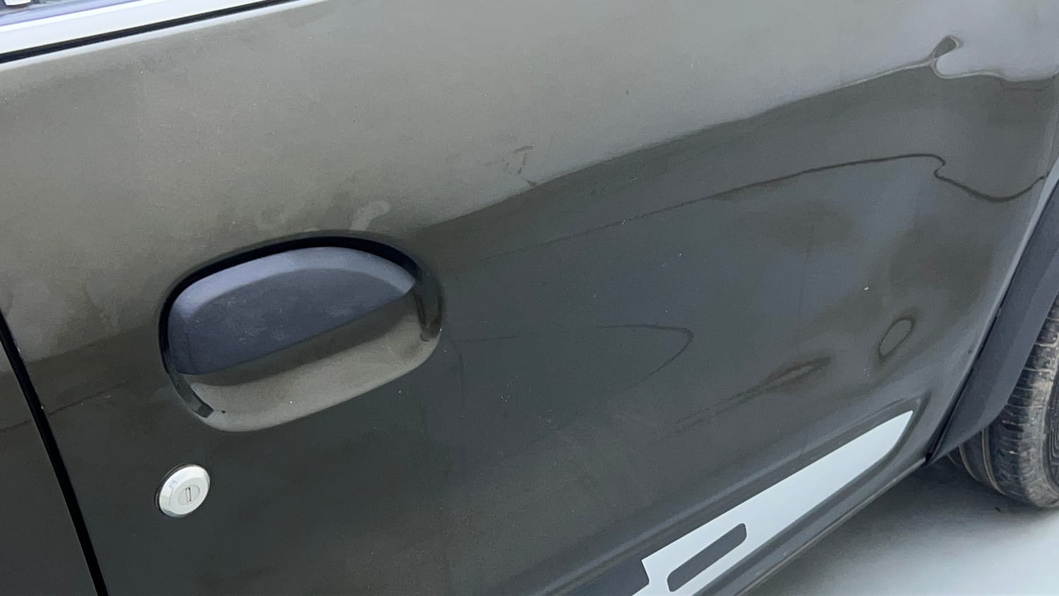 Used 2018 Renault Kwid 1.0 RXT Petrol Manual dents MINOR DENT