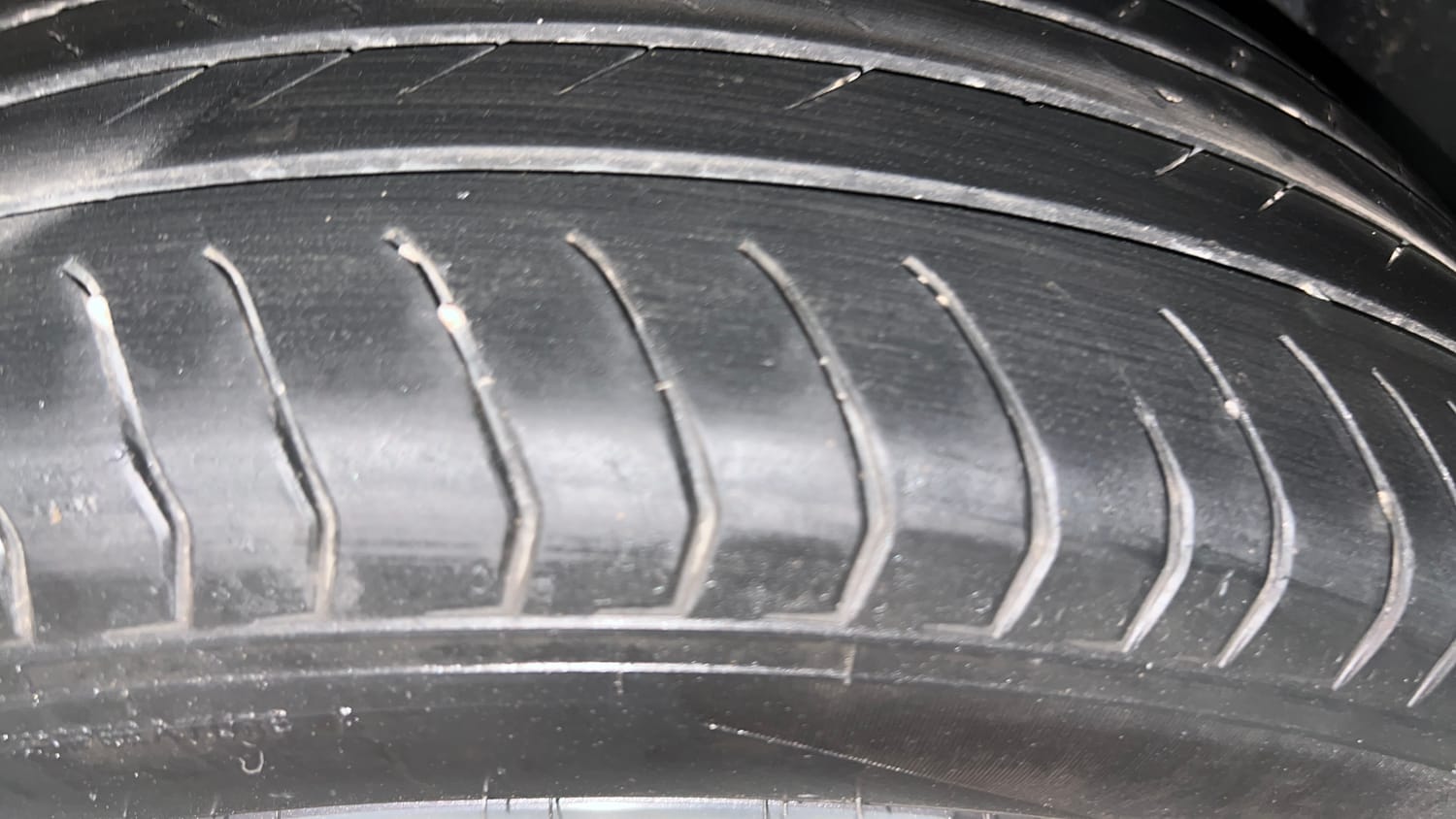 Used 2022 Volkswagen Taigun Topline 1.0 TSI MT Petrol Manual tyres LEFT REAR TYRE TREAD VIEW