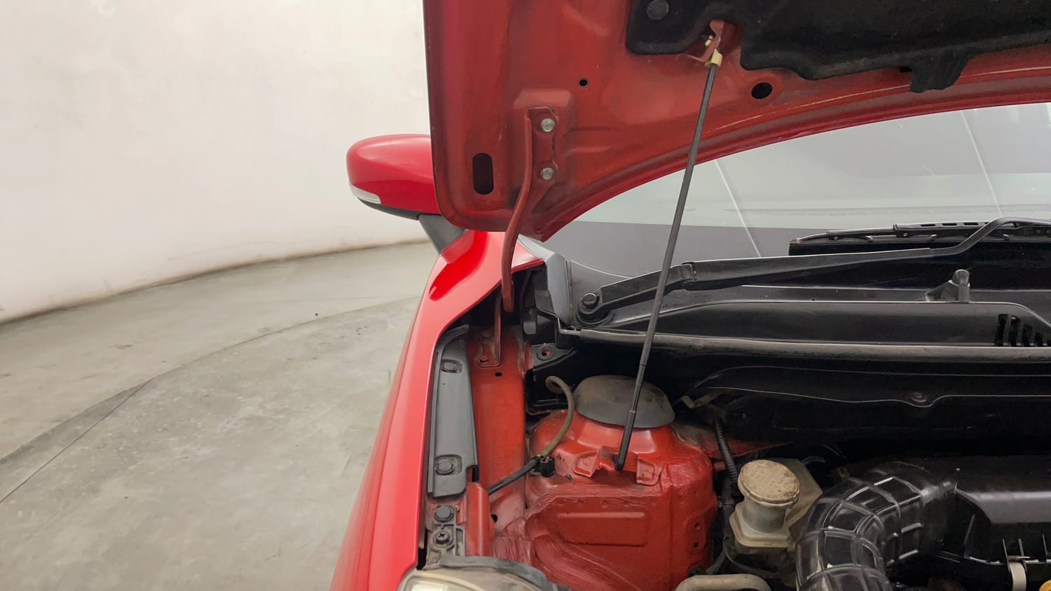 Used 2019 Maruti Suzuki Baleno Alpha 1.2 AT Petrol Automatic engine ENGINE RIGHT SIDE HINGE & APRON VIEW