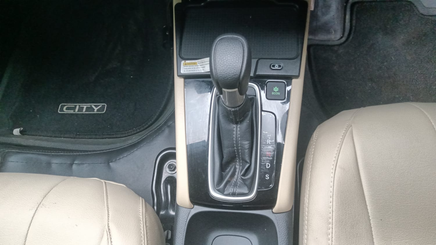Used 2024 Honda City V Petrol CVT Petrol Automatic interior GEAR  KNOB VIEW