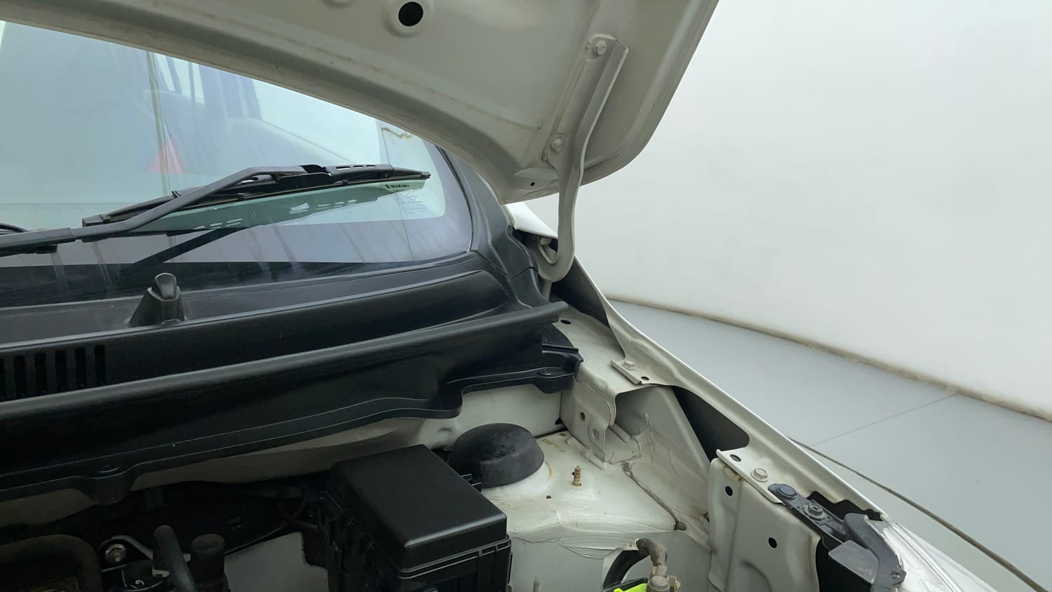 Used 2018 Maruti Suzuki Celerio ZXi Petrol Manual engine ENGINE LEFT SIDE HINGE & APRON VIEW
