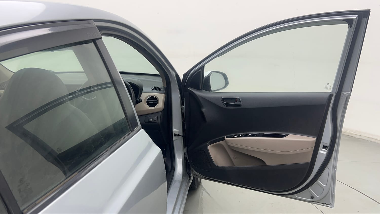 Used 2020 Hyundai Xcent S Petrol+cng(outside fitted) Cng Manual interior RIGHT FRONT DOOR OPEN VIEW