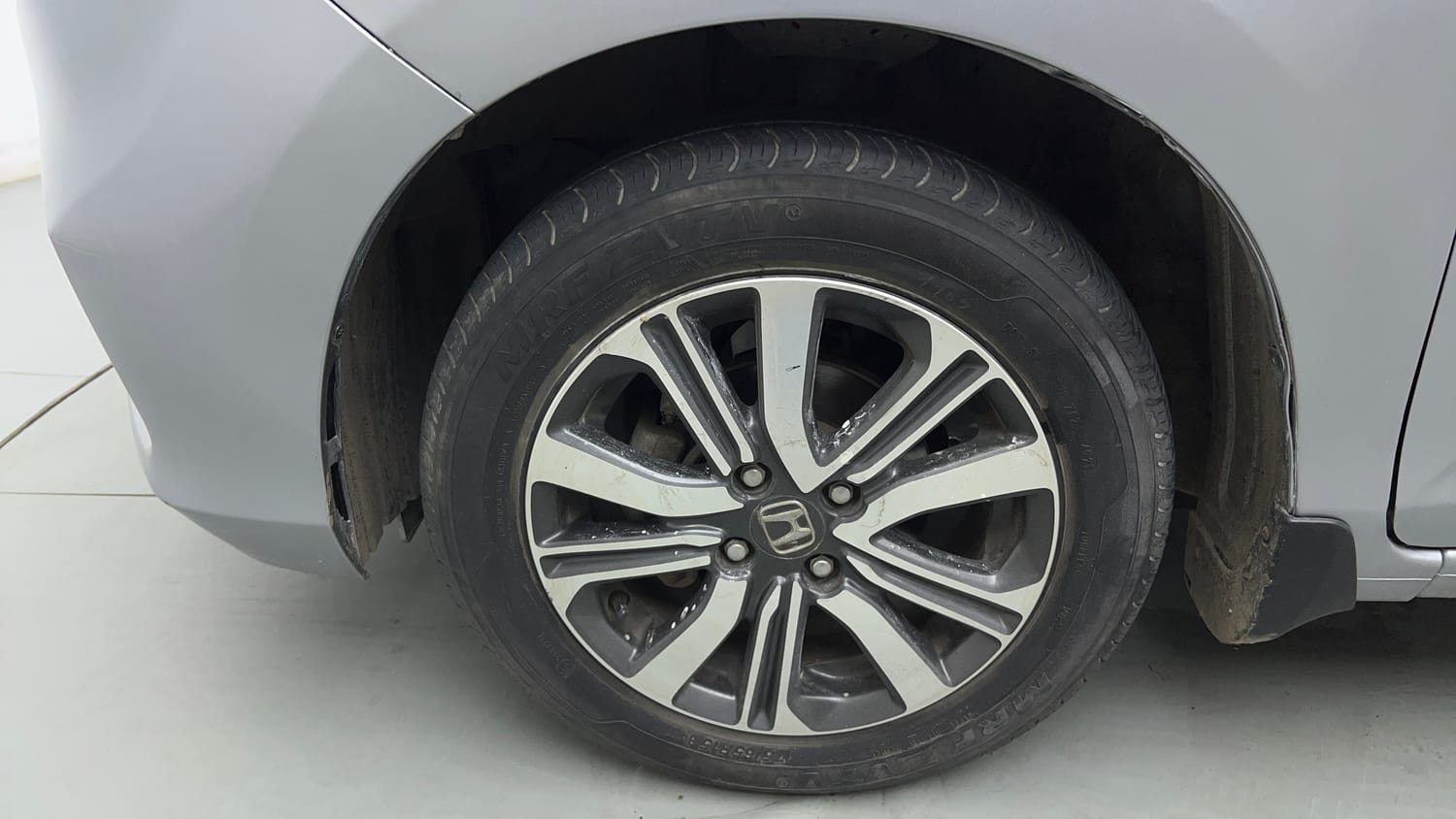 Used 2022 Honda Amaze VX CVT 1.2 Petrol Petrol Automatic tyres LEFT FRONT TYRE RIM VIEW