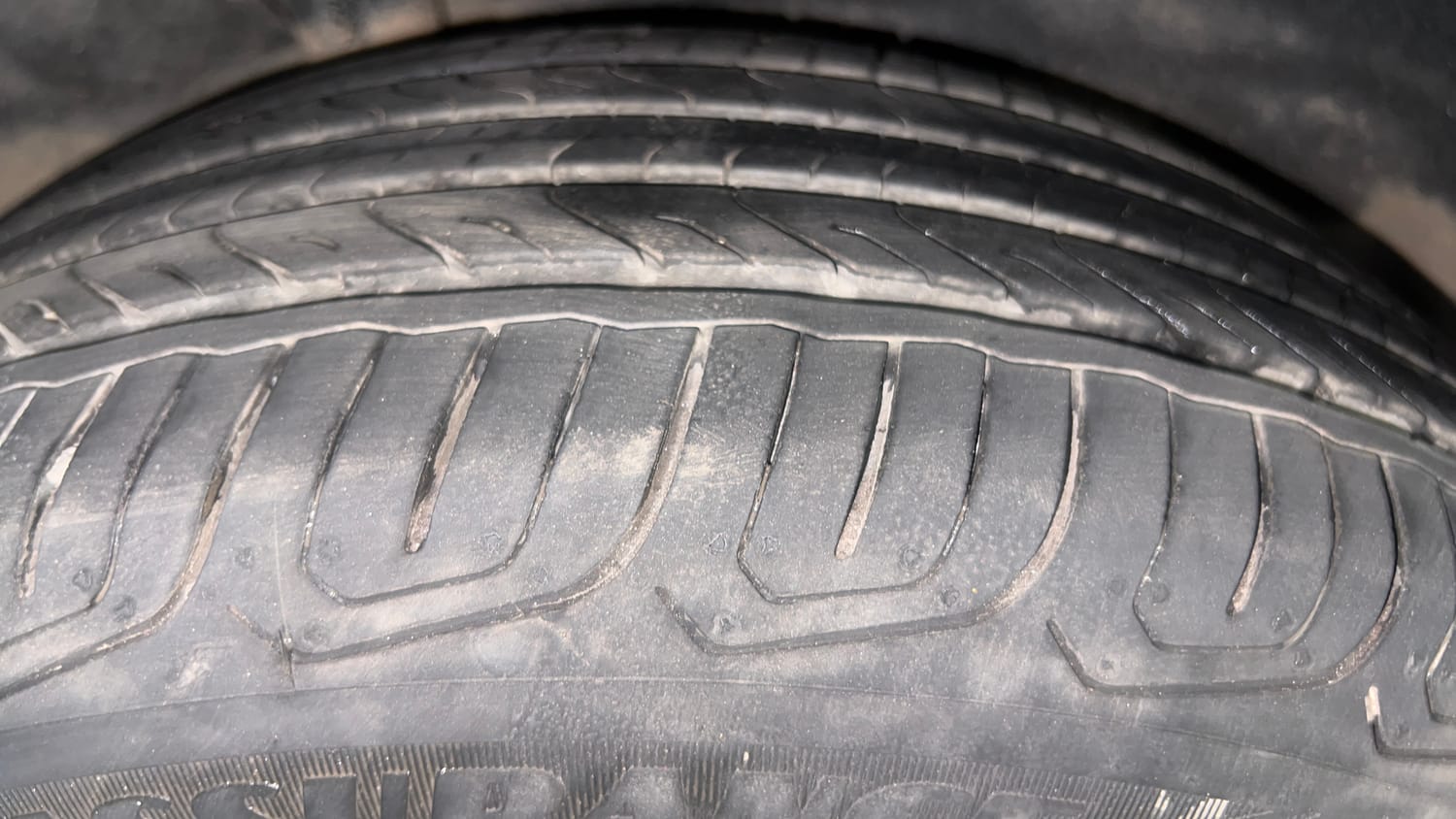Used 2018 Ford EcoSport Titanium 1.5L TDCi Diesel Manual tyres RIGHT REAR TYRE TREAD VIEW