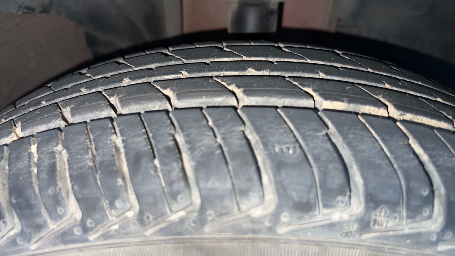 Used 2017 Renault Kwid 1.0 RXT AMT Opt Petrol Automatic tyres RIGHT FRONT TYRE TREAD VIEW