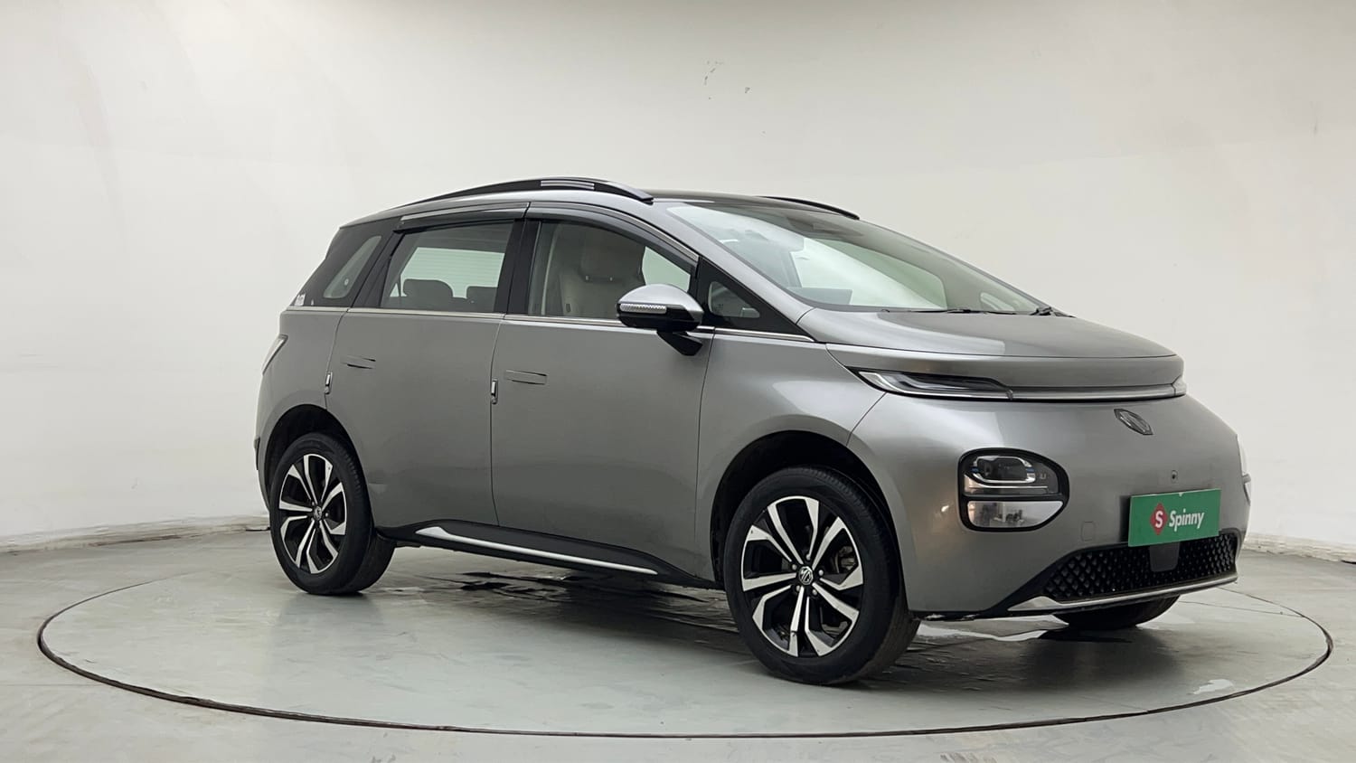Used 2025 MG Motors Windsor EV Essence Pro Electric Automatic exterior RIGHT FRONT CORNER VIEW