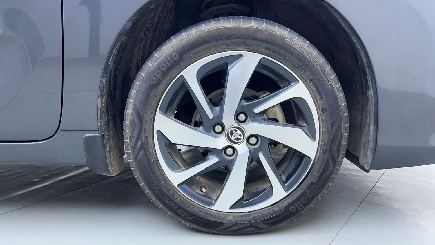 Used 2024 Toyota Glanza G AMT Petrol Automatic tyres RIGHT FRONT TYRE RIM VIEW