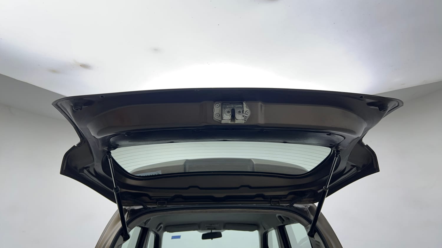 Used 2013 Maruti Suzuki Wagon R VXI Petrol Manual interior DICKY DOOR OPEN VIEW