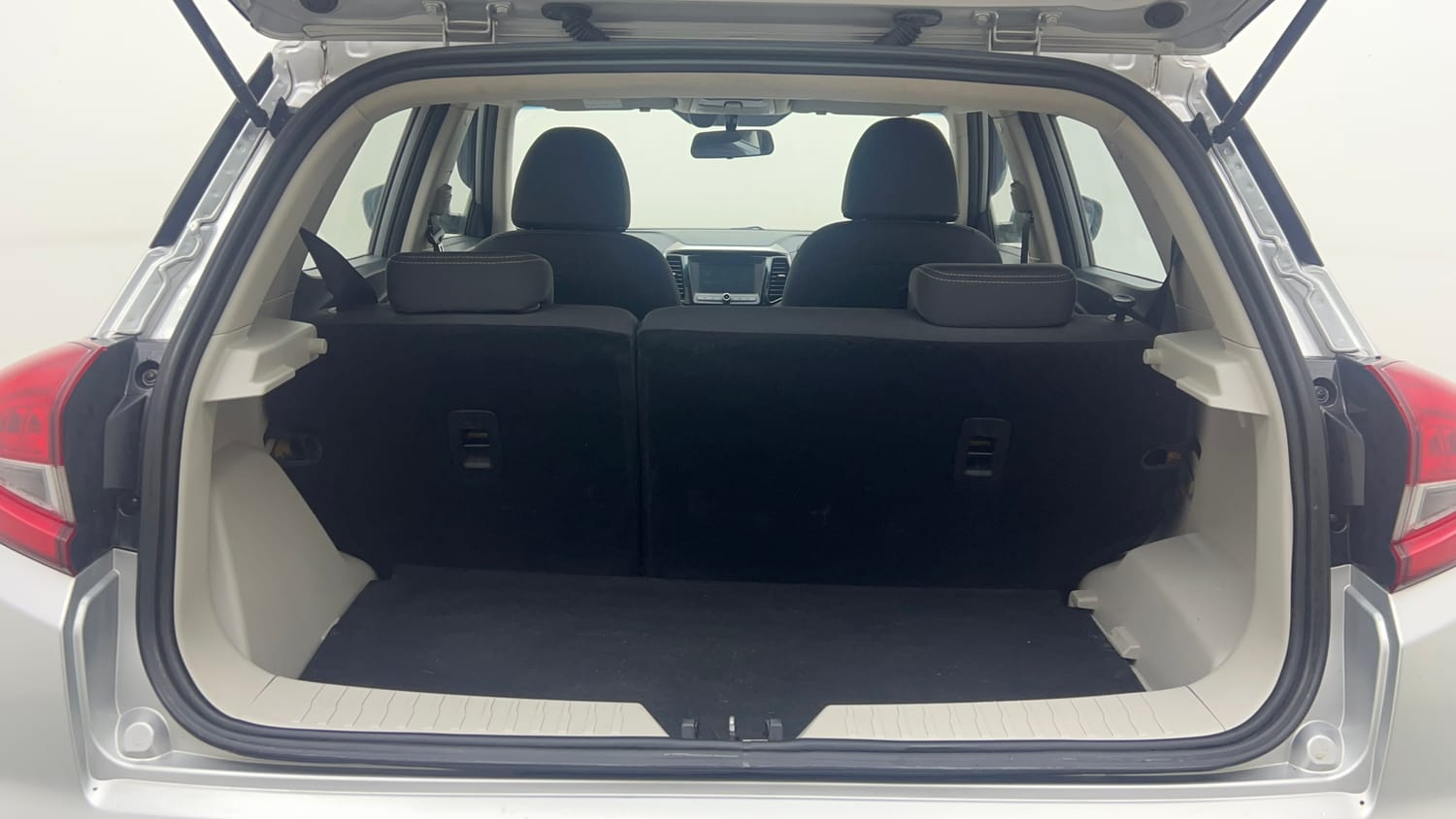 Used 2022 Mahindra XUV 300 W8 1.5 Diesel Diesel Manual interior DICKY INSIDE VIEW