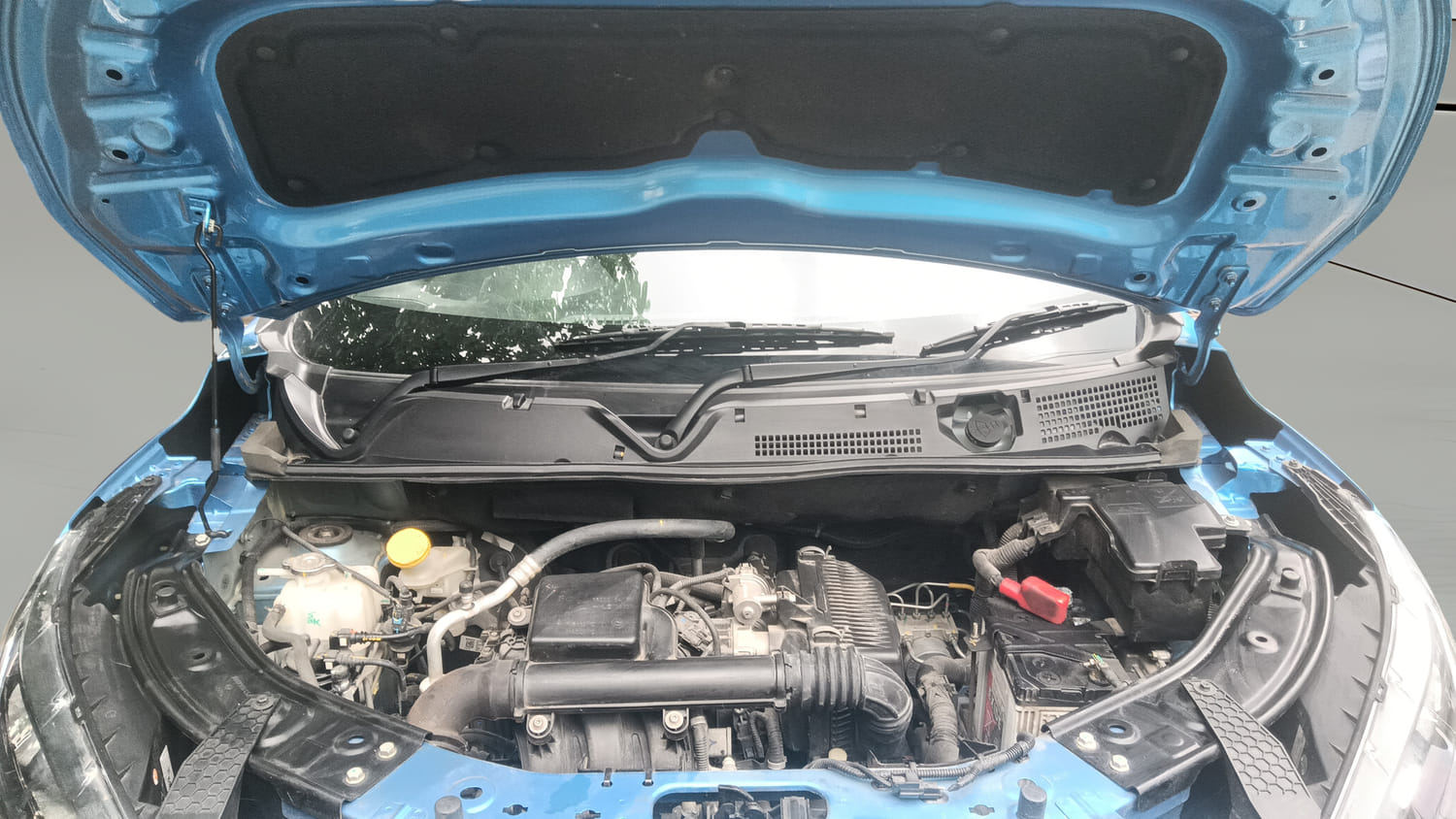 Used 2023 Nissan Magnite XV AMT Petrol Automatic engine ENGINE & BONNET OPEN FRONT VIEW