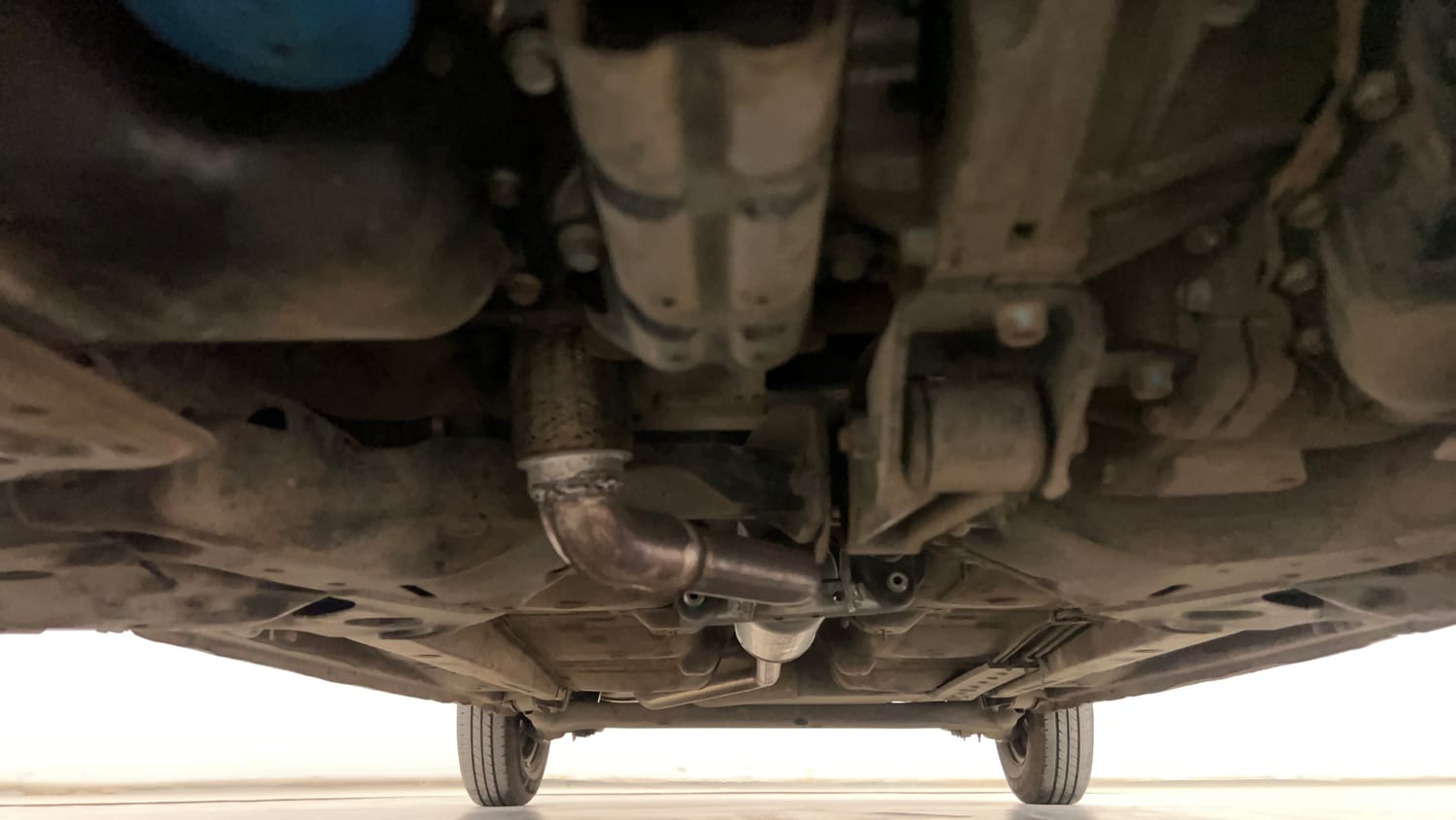 Used 2013 Hyundai i10 Sportz 1.2 AT Kappa2 Petrol Automatic extra FRONT LEFT UNDERBODY VIEW