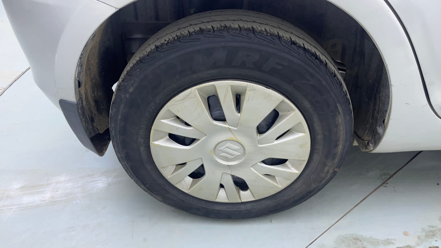 Used 2013 Maruti Suzuki Swift VXi Petrol Manual tyres RIGHT REAR TYRE RIM VIEW