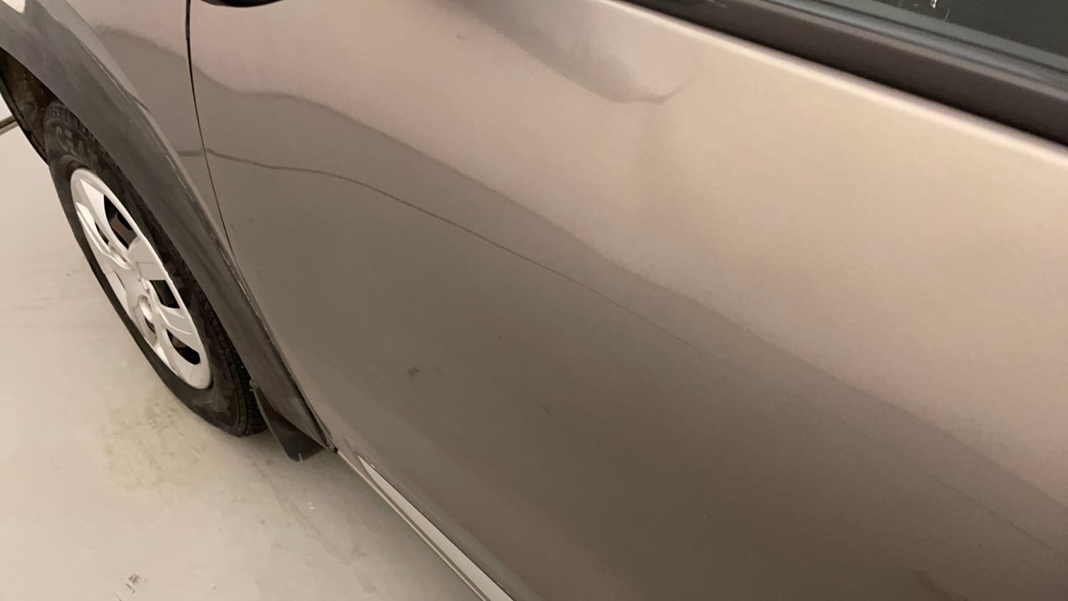 Used 2018 Renault Kwid 1.0 RXT AMT Opt Petrol Automatic dents MINOR DENT