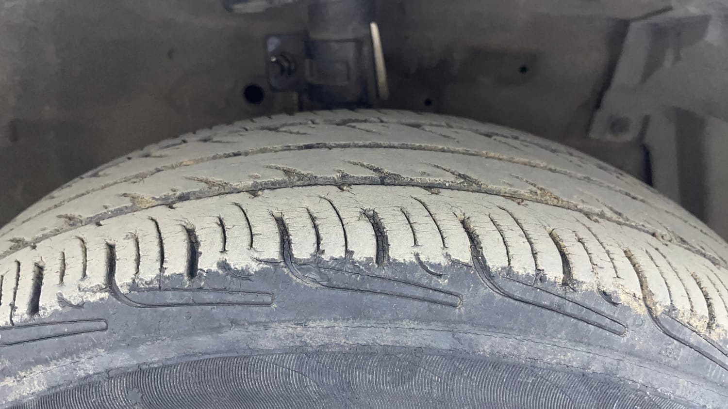 Used 2013 Maruti Suzuki Swift VXi Petrol Manual tyres RIGHT FRONT TYRE TREAD VIEW