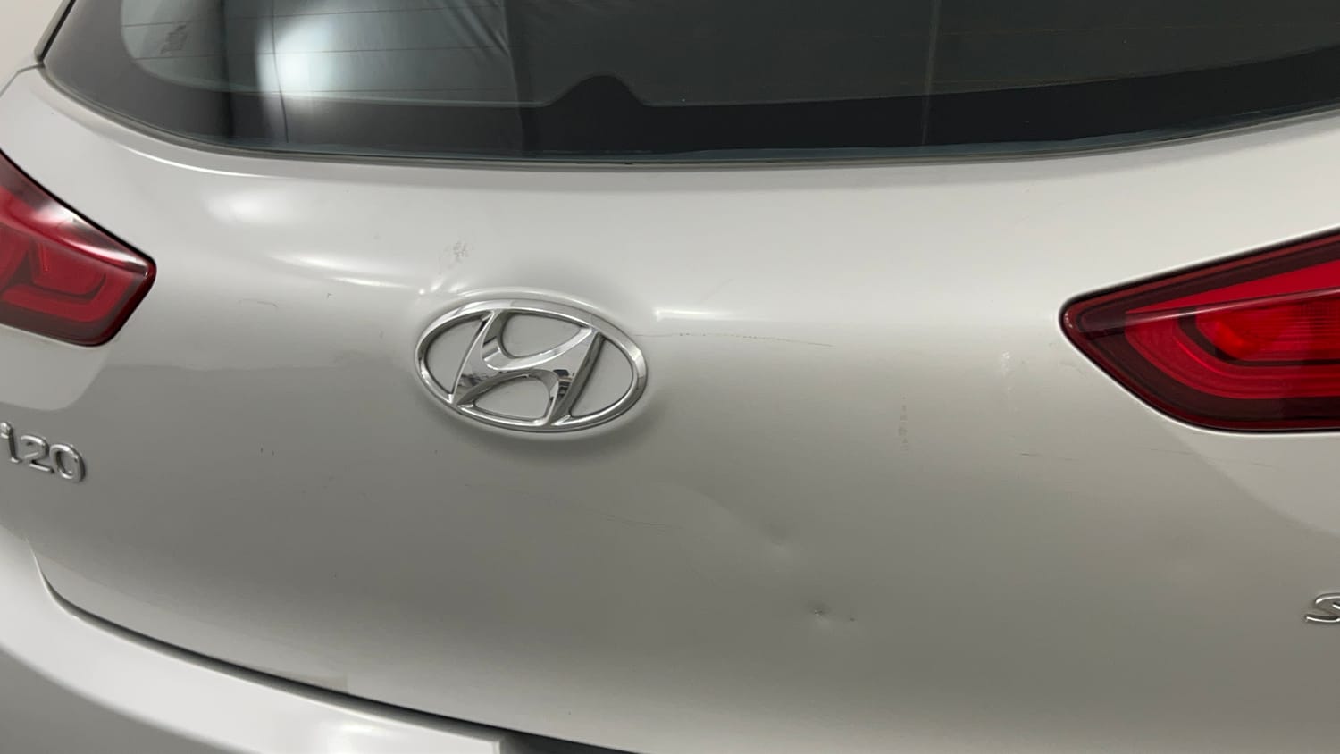 Used 2017 Hyundai Elite i20 Sportz 1.2 Petrol Manual dents MINOR SCRATCH