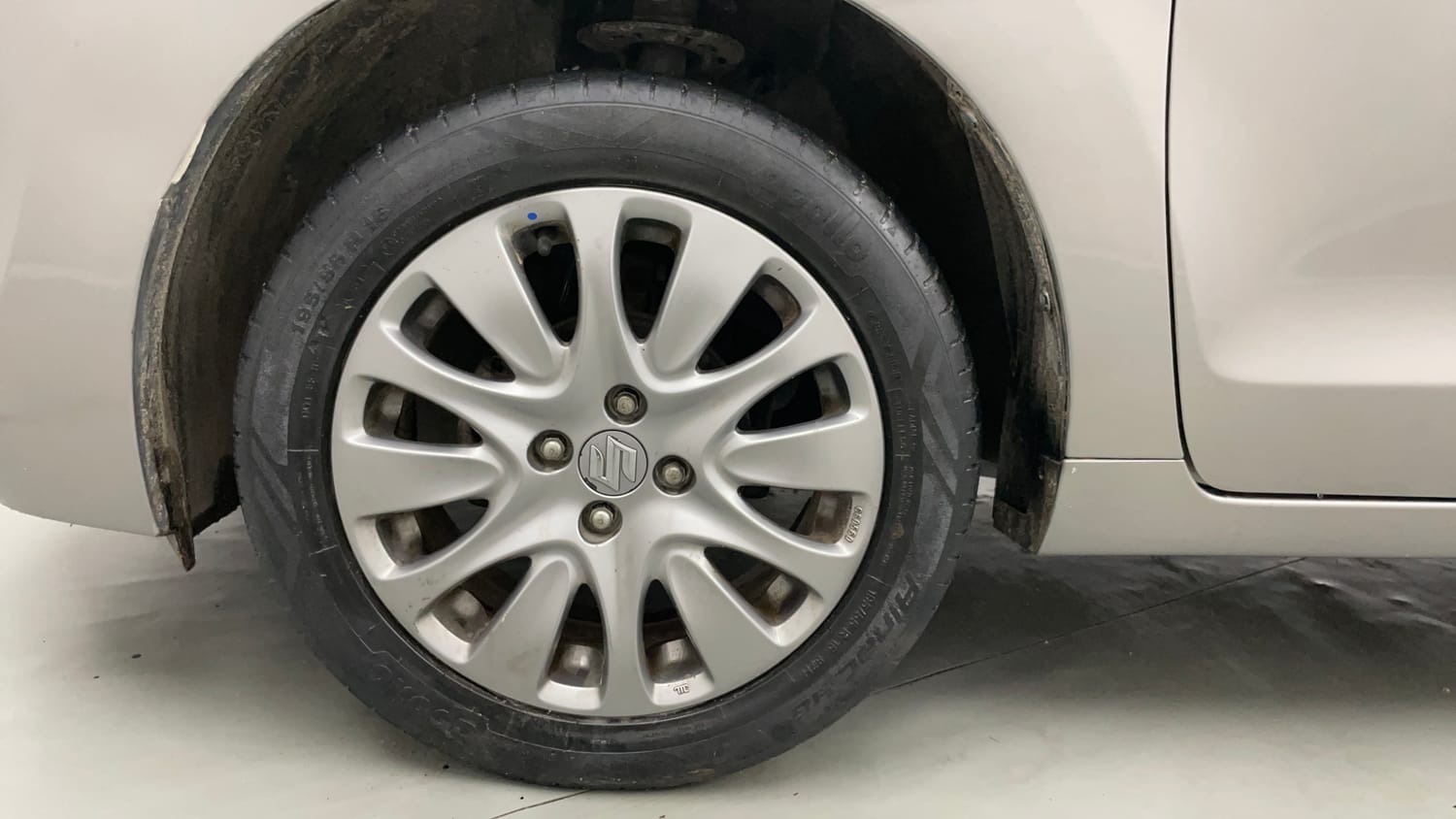 Used 2017 Maruti Suzuki Baleno Alpha 1.2 Petrol Manual tyres LEFT FRONT TYRE RIM VIEW