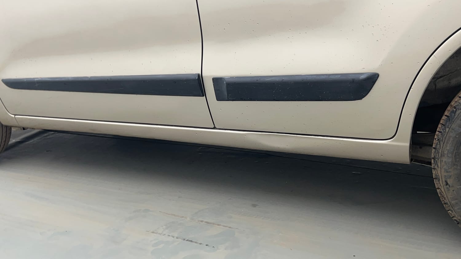 Used 2013 Maruti Suzuki Wagon R VXI Petrol Manual dents MINOR DENT