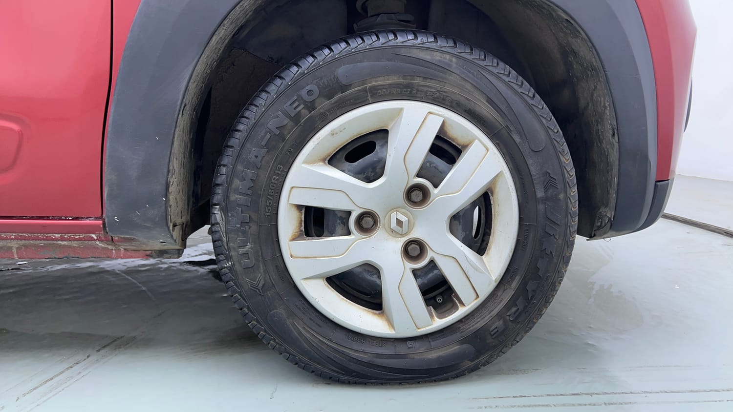 Used 2017 Renault Kwid 1.0 RXT AMT Opt Petrol Automatic tyres RIGHT FRONT TYRE RIM VIEW