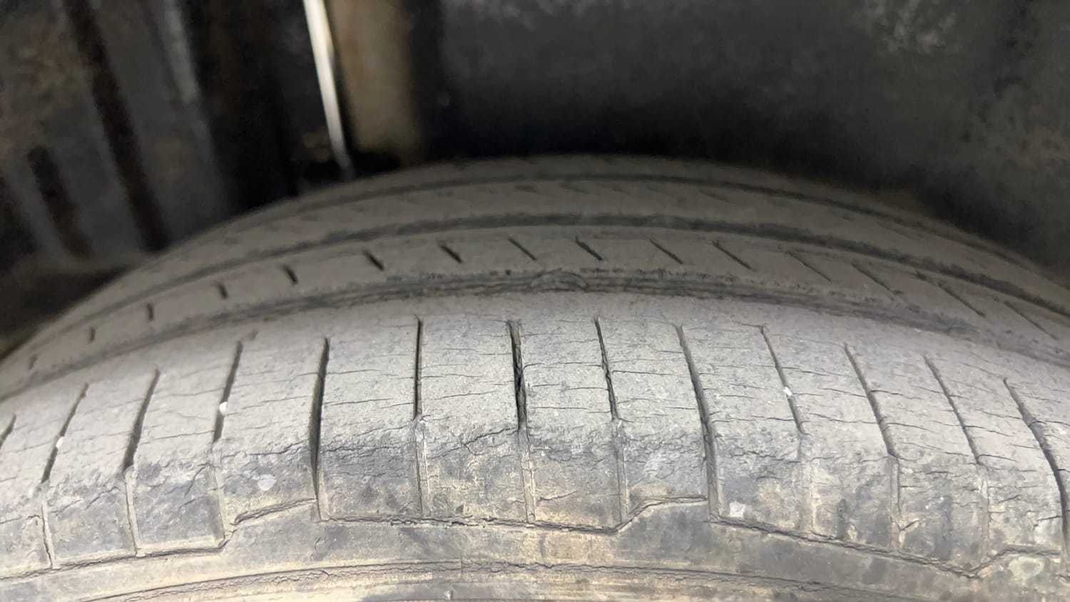 Used 2012 Maruti Suzuki Swift Dzire ZXI Petrol Manual tyres RIGHT REAR TYRE TREAD VIEW