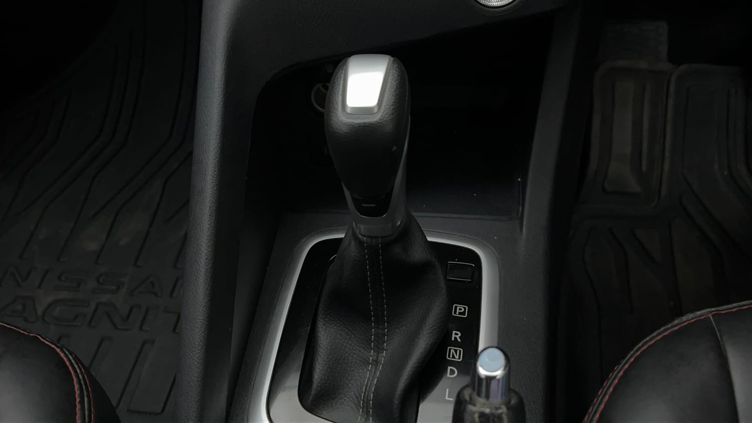 Used 2022 Nissan Magnite XV Premium Turbo CVT Petrol Automatic interior GEAR  KNOB VIEW