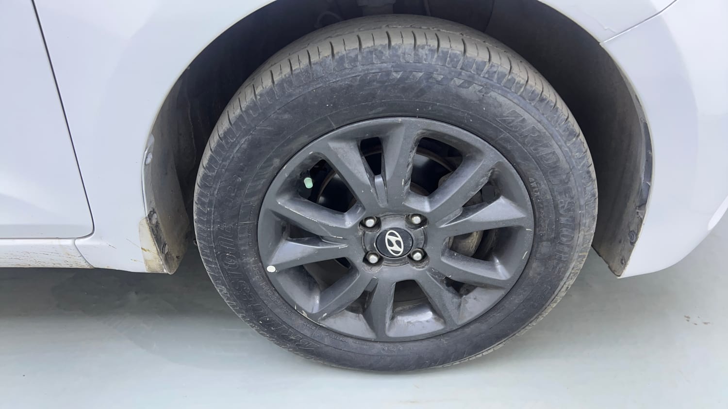 Used 2018 Hyundai Elite i20 Asta 1.2 AT Petrol Automatic tyres RIGHT FRONT TYRE RIM VIEW