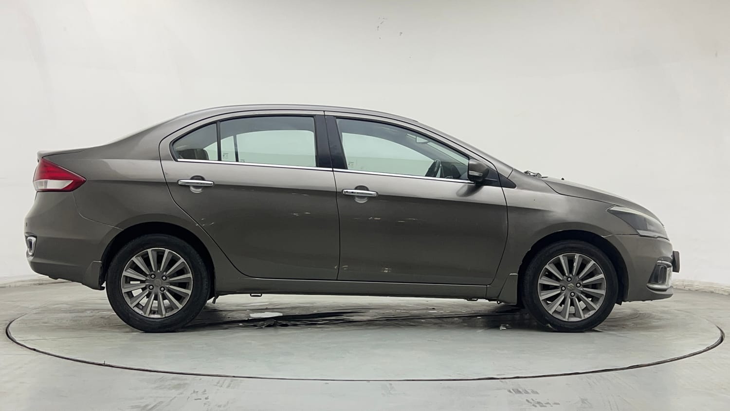 Used 2018 Maruti Suzuki Ciaz Alpha Hybrid 1.5 Petrol Manual exterior RIGHT SIDE VIEW
