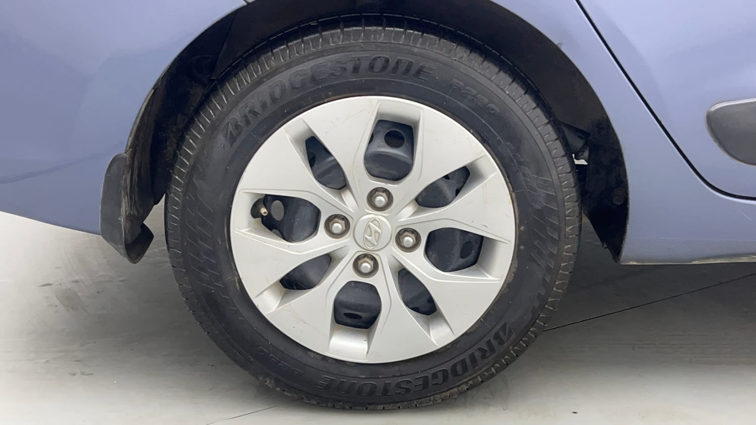 Used 2014 Hyundai Xcent S 1.2 Petrol Manual tyres RIGHT REAR TYRE RIM VIEW