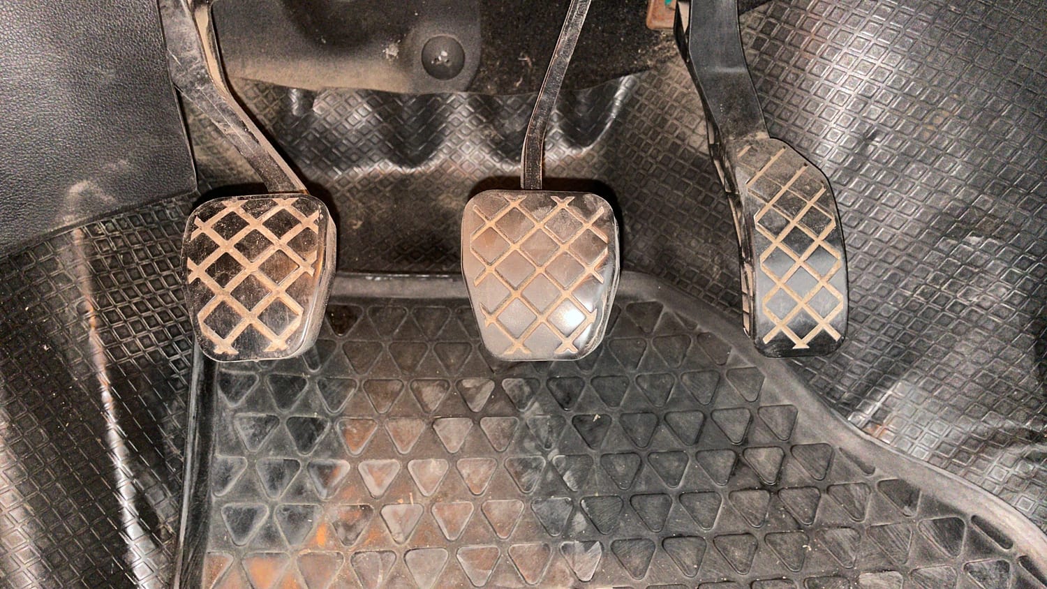 Used 2015 Volkswagen Polo Comfortline 1.2L (P) Petrol Manual interior PEDALS VIEW