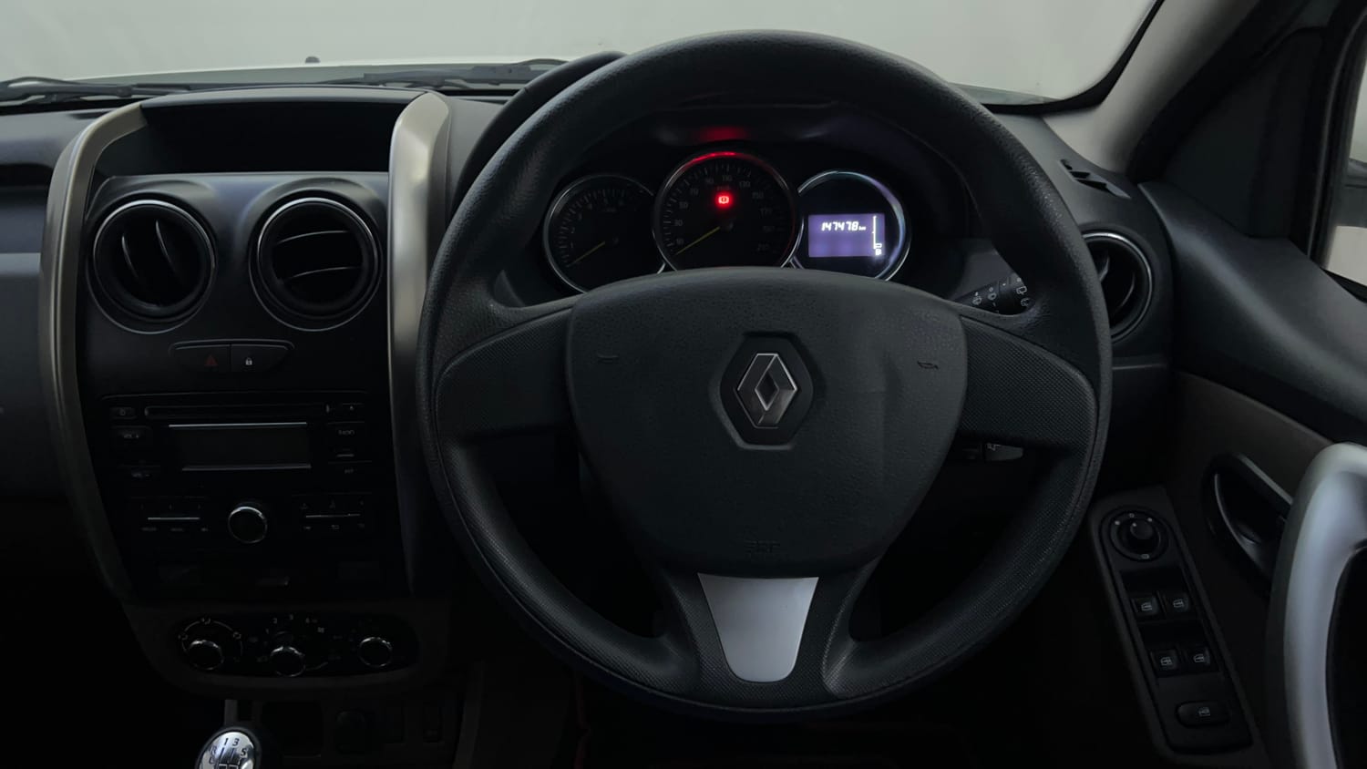 Used 2016 Renault Duster 110 PS RXL 4X2 MT Diesel Manual interior STEERING VIEW