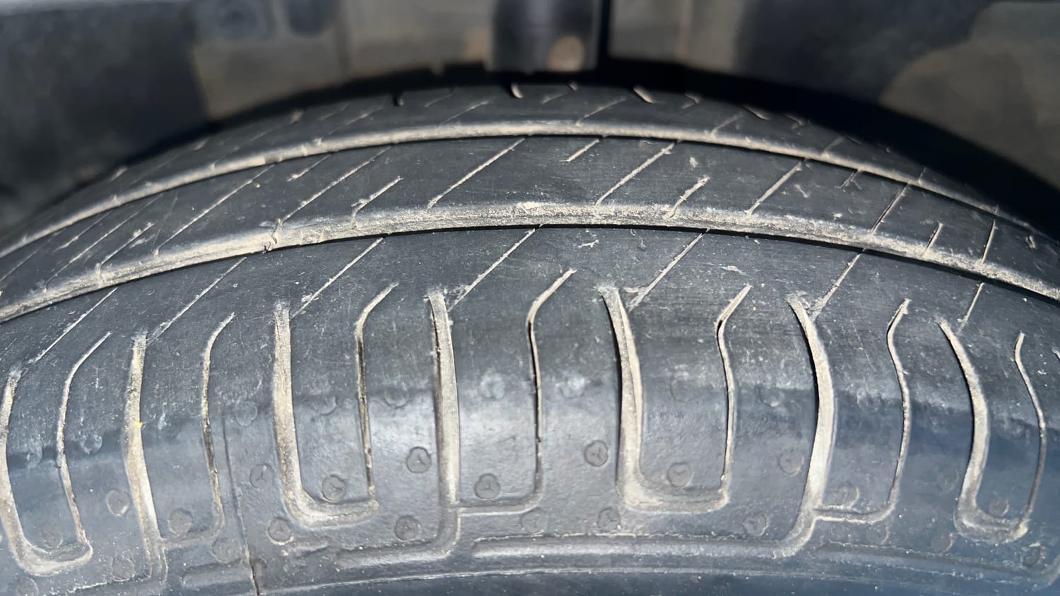 Used 2018 Renault Kwid 1.0 RXT Petrol Manual tyres LEFT FRONT TYRE TREAD VIEW