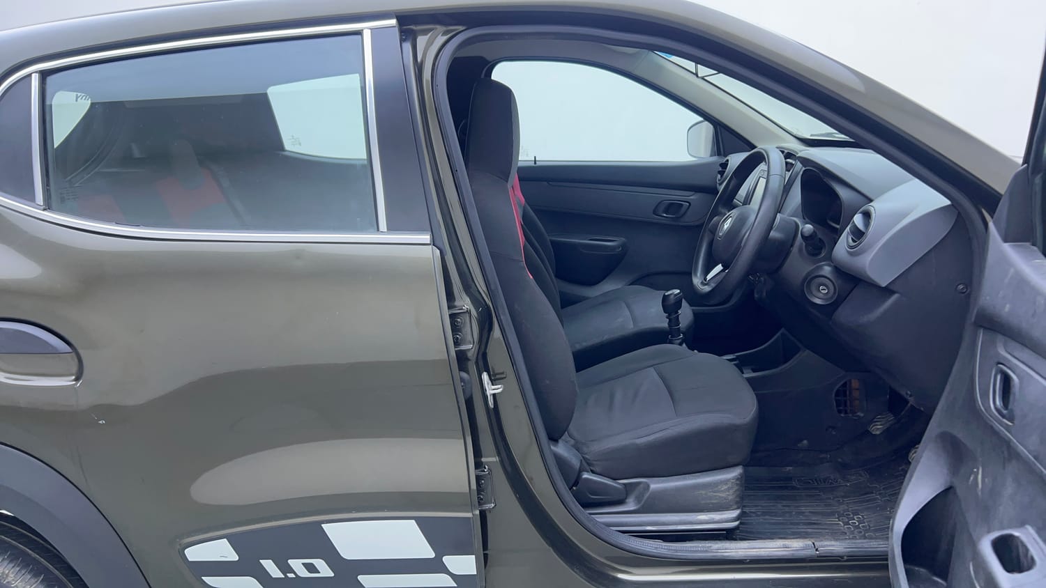 Used 2018 Renault Kwid 1.0 RXT Petrol Manual interior RIGHT SIDE FRONT DOOR CABIN VIEW