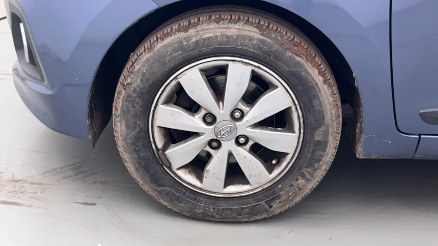 Used 2016 Hyundai Xcent SX 1.2 Petrol Manual tyres LEFT FRONT TYRE RIM VIEW
