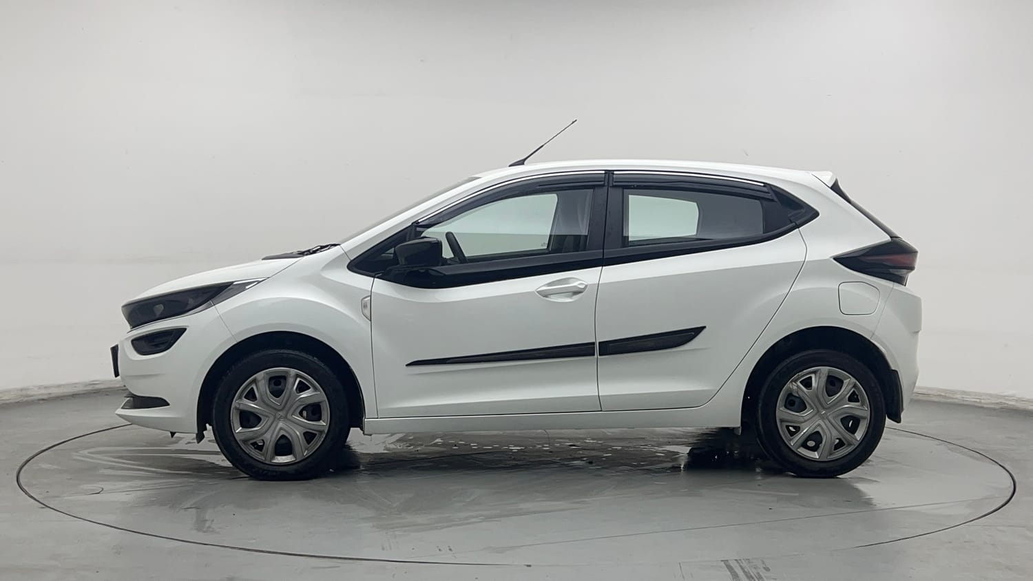 Used 2023 Tata Altroz XM Petrol Petrol Manual exterior LEFT SIDE VIEW
