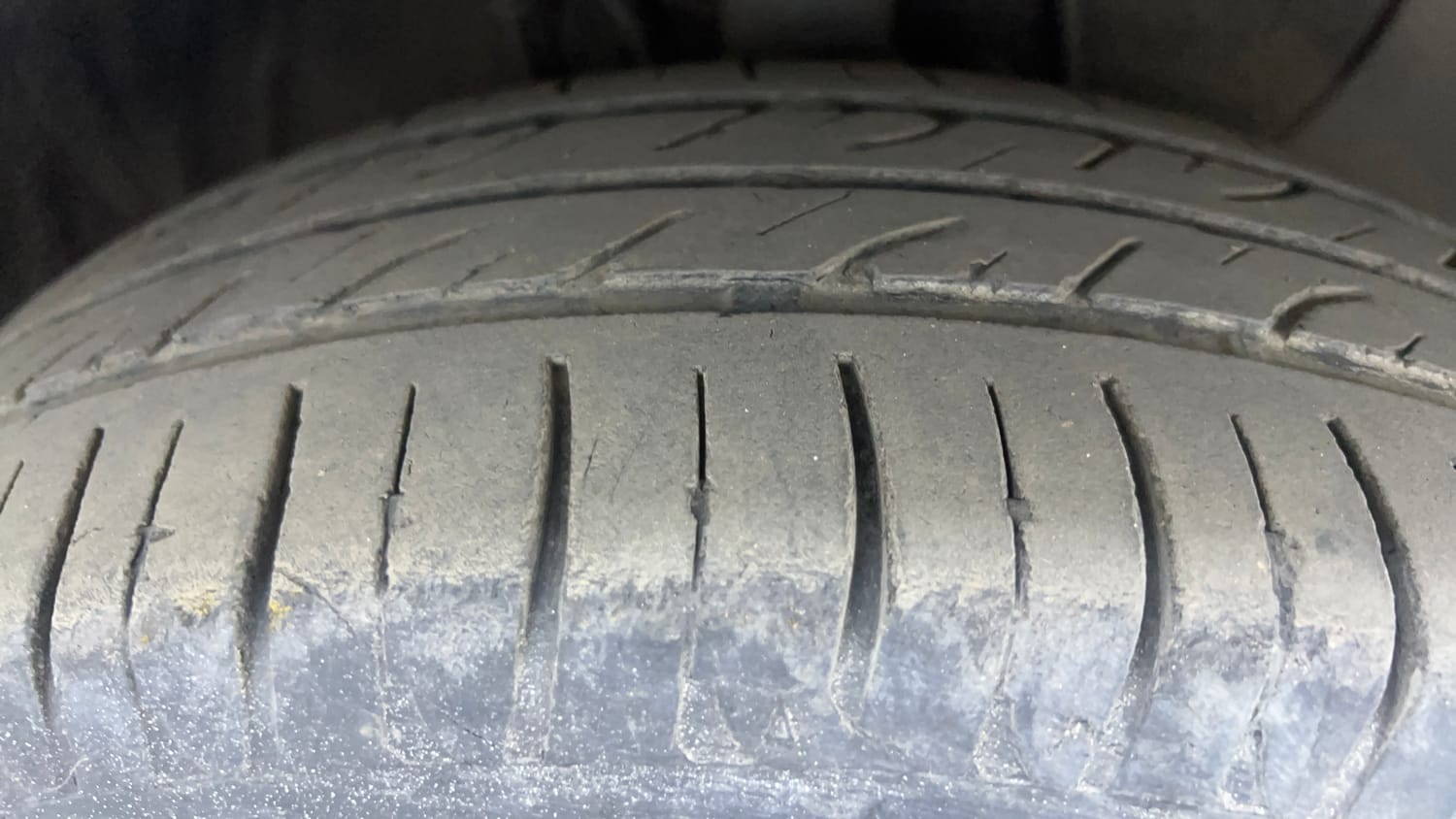 Used 2018 Hyundai Elite i20 Asta 1.2 AT Petrol Automatic tyres RIGHT FRONT TYRE TREAD VIEW