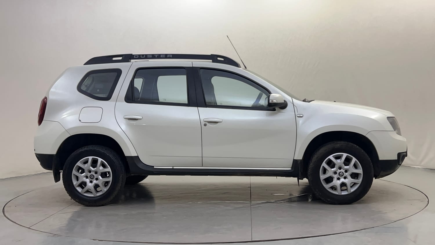 Used 2016 Renault Duster 110 PS RXL 4X2 MT Diesel Manual exterior RIGHT SIDE VIEW