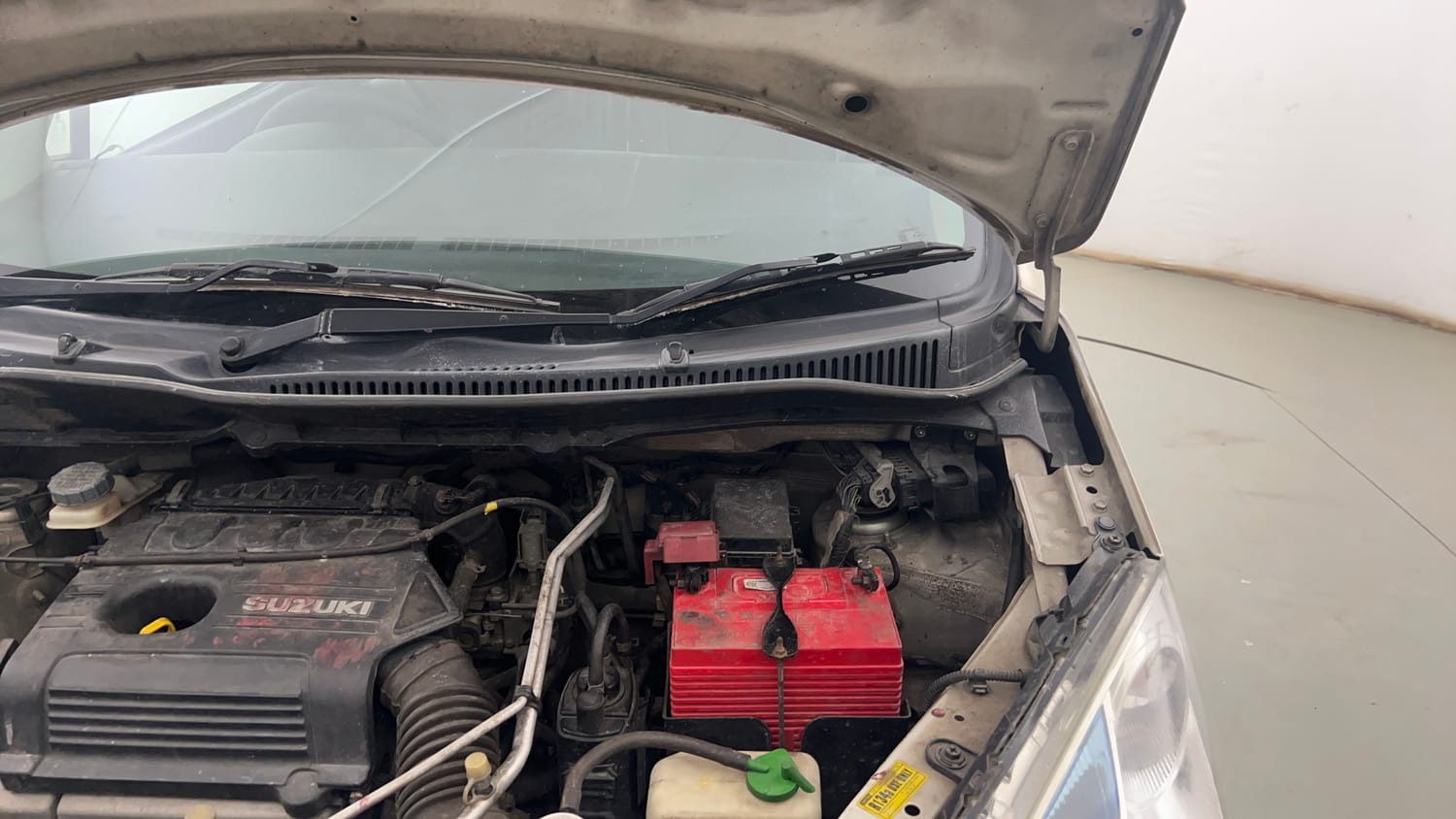 Used 2013 Maruti Suzuki Wagon R VXI Petrol Manual engine ENGINE LEFT SIDE HINGE & APRON VIEW