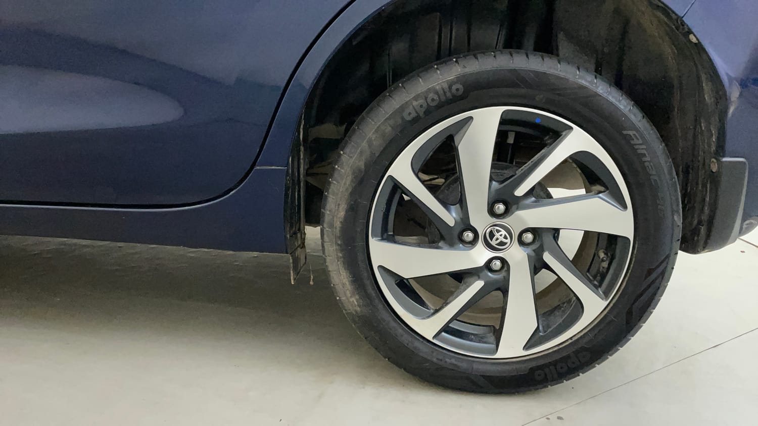 Used 2024 Toyota Glanza V AMT Petrol Automatic tyres LEFT REAR TYRE RIM VIEW