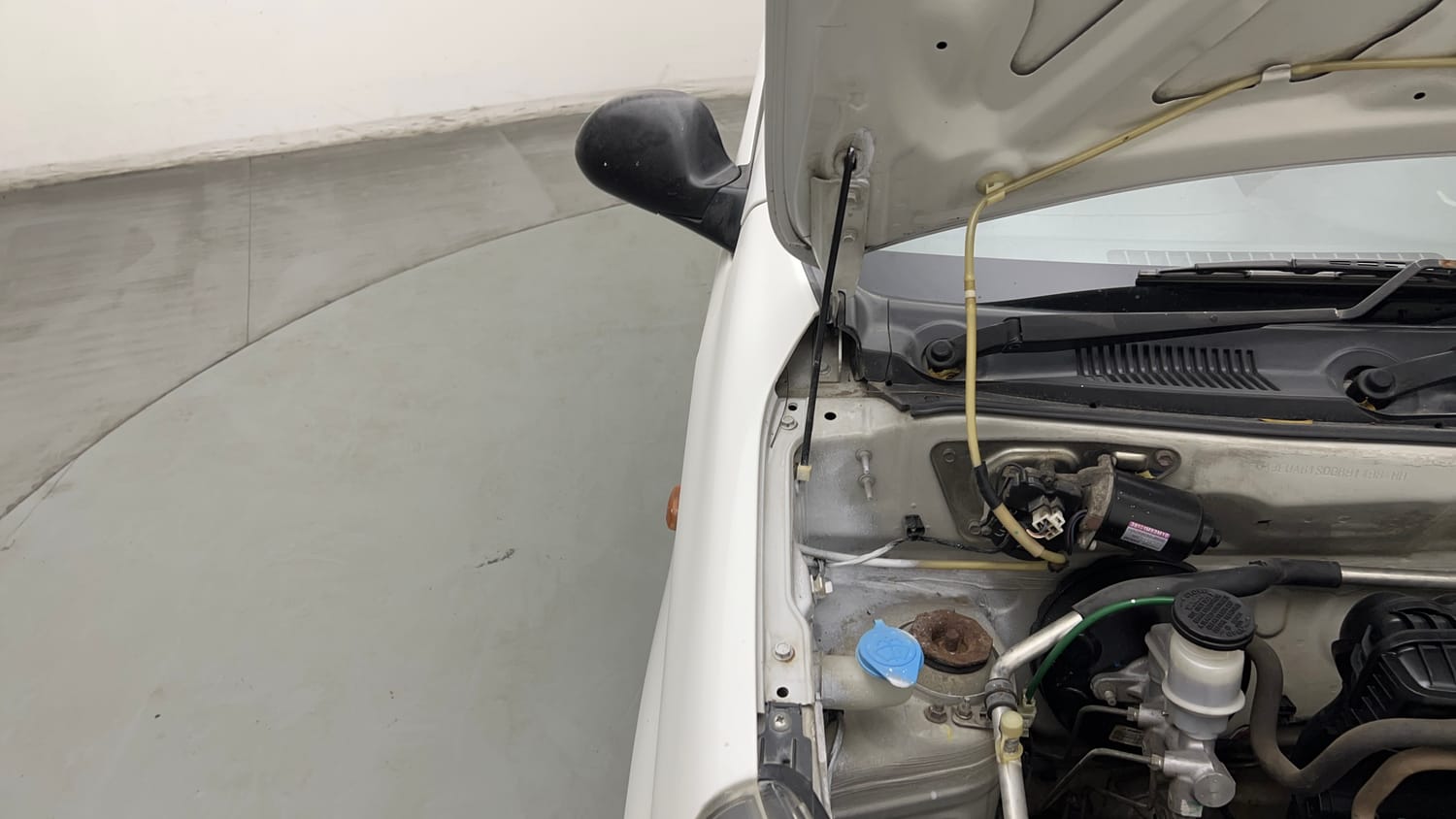 Used 2018 Maruti Suzuki Alto 800 LXi Petrol Manual engine ENGINE RIGHT SIDE HINGE & APRON VIEW