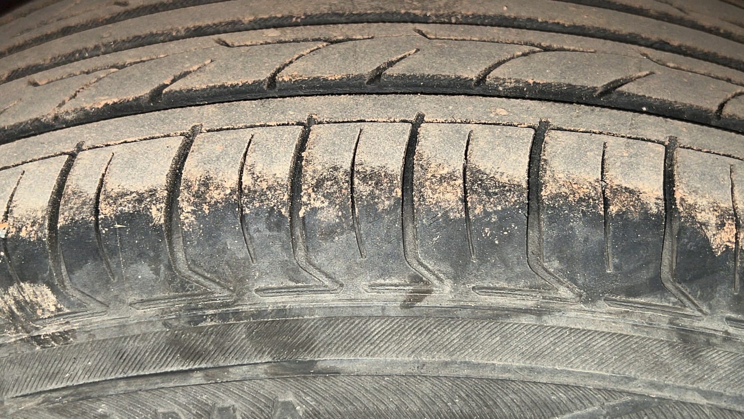 Used 2017 Ford EcoSport Titanium 1.5L Ti-VCT AT Petrol Automatic tyres RIGHT REAR TYRE TREAD VIEW