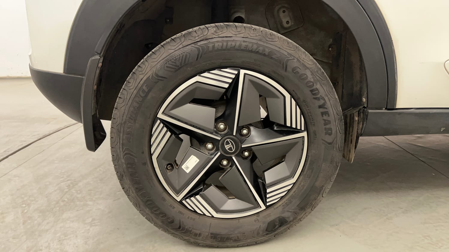 Used 2023 Tata Nexon Creative Plus S 1.2 Revotron Petrol 6AMT Petrol Automatic tyres RIGHT REAR TYRE RIM VIEW