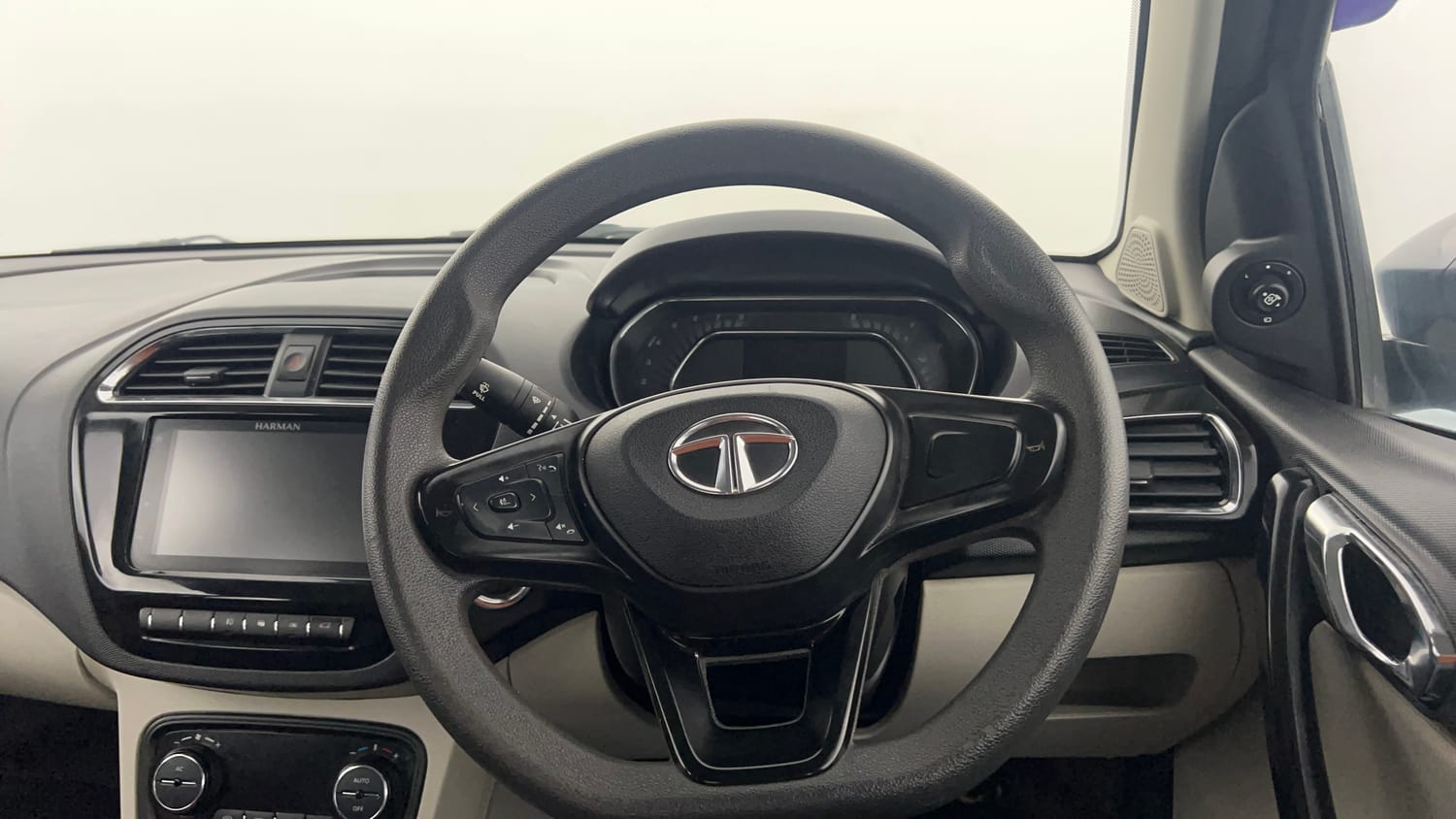 Used 2022 Tata Tigor XZ Plus CNG Cng Manual interior STEERING VIEW
