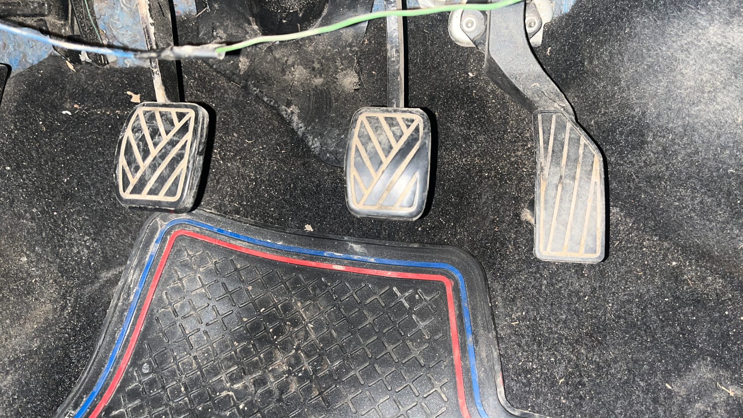 Used 2013 Maruti Suzuki Swift VXi Petrol Manual interior PEDALS VIEW