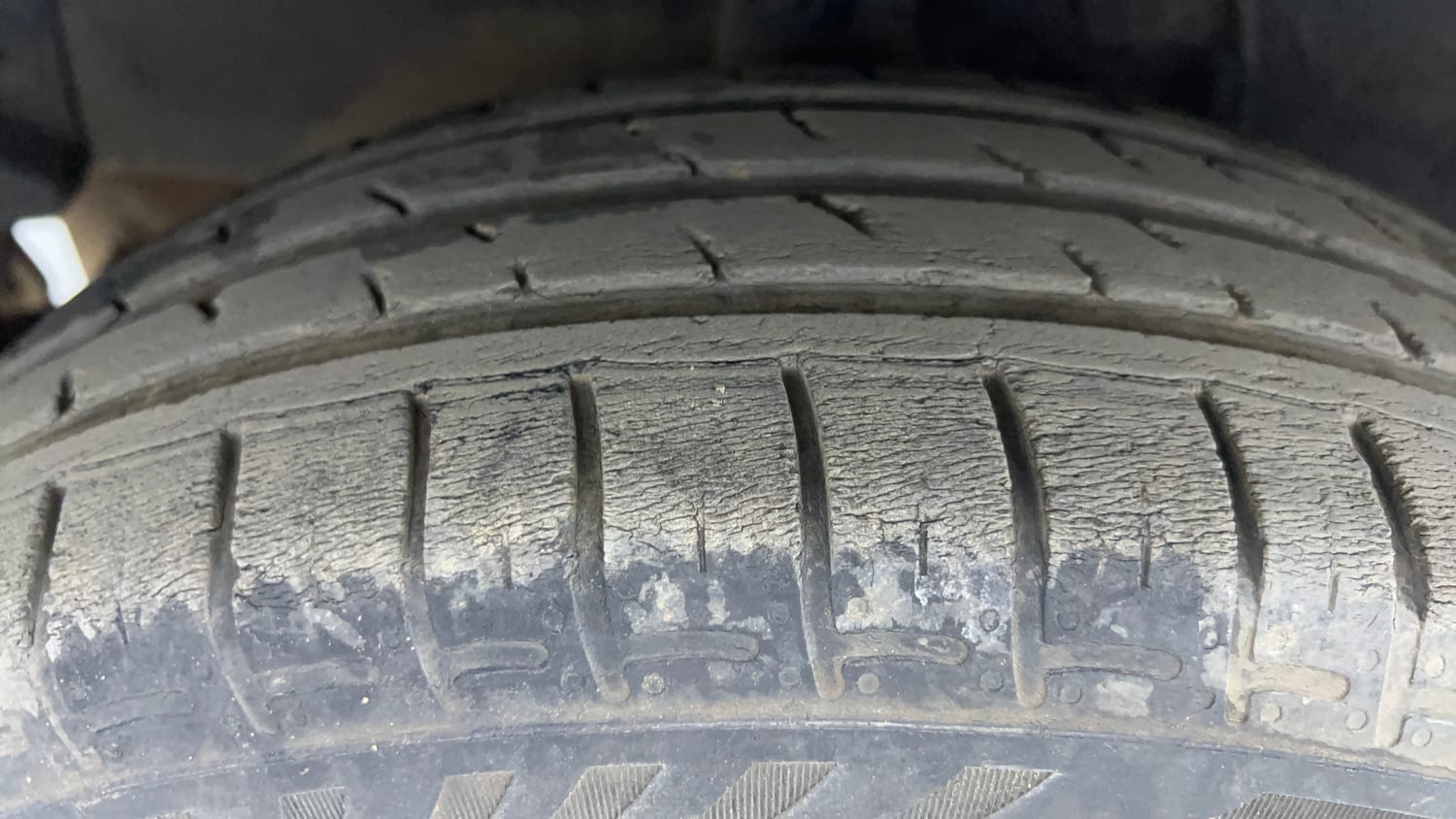 Used 2022 Hyundai Grand i10 Nios Sportz U2 1.2 CRDi Diesel Manual tyres RIGHT REAR TYRE TREAD VIEW