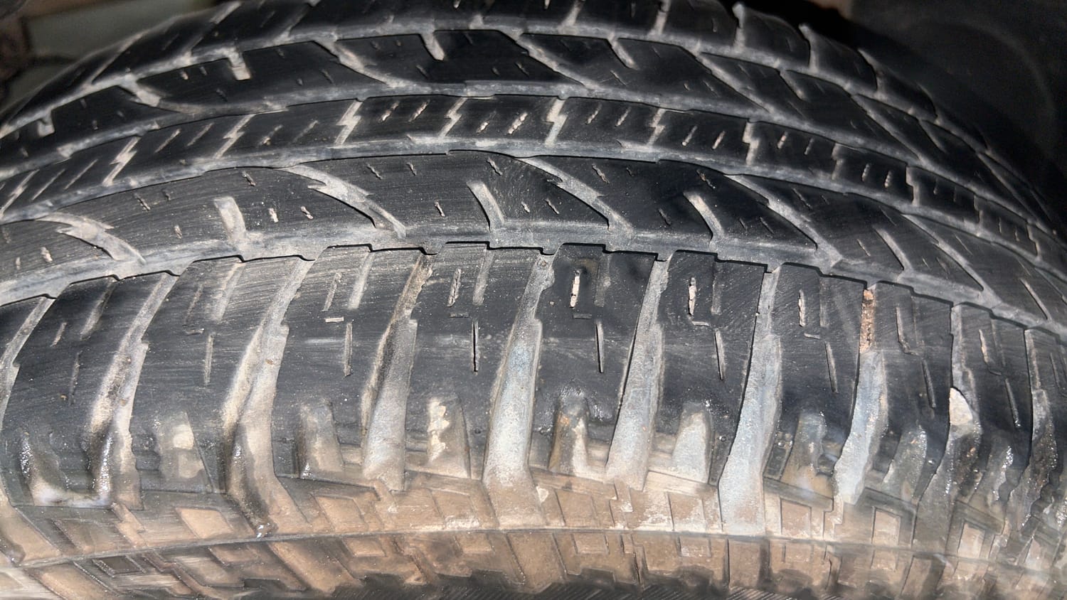 Used 2016 Renault Duster 110 PS RXL 4X2 MT Diesel Manual tyres LEFT REAR TYRE TREAD VIEW