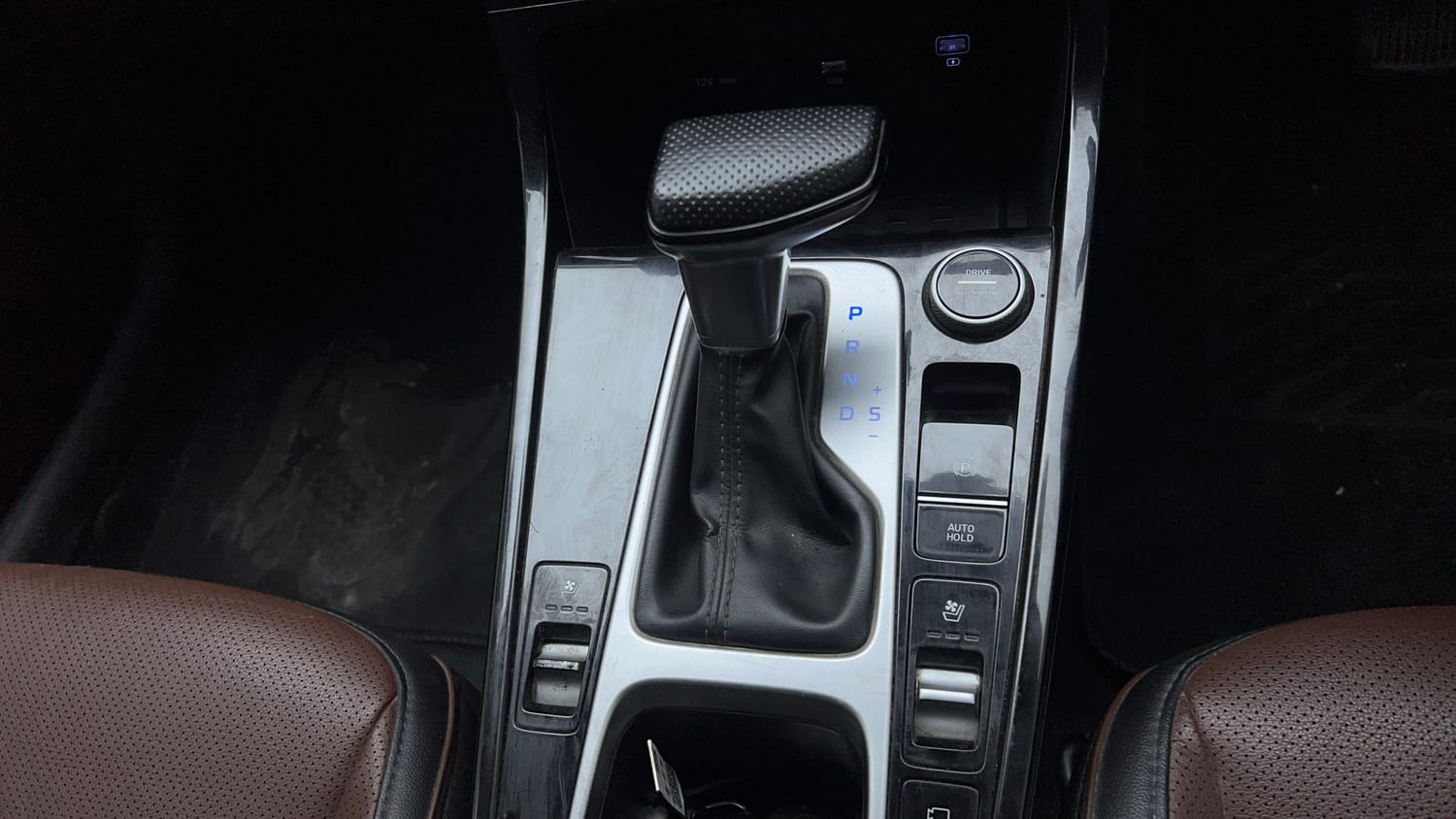 Used 2022 Hyundai Alcazar Signature (O) 7 Seater 1.5 Diesel AT Diesel Automatic interior GEAR  KNOB VIEW