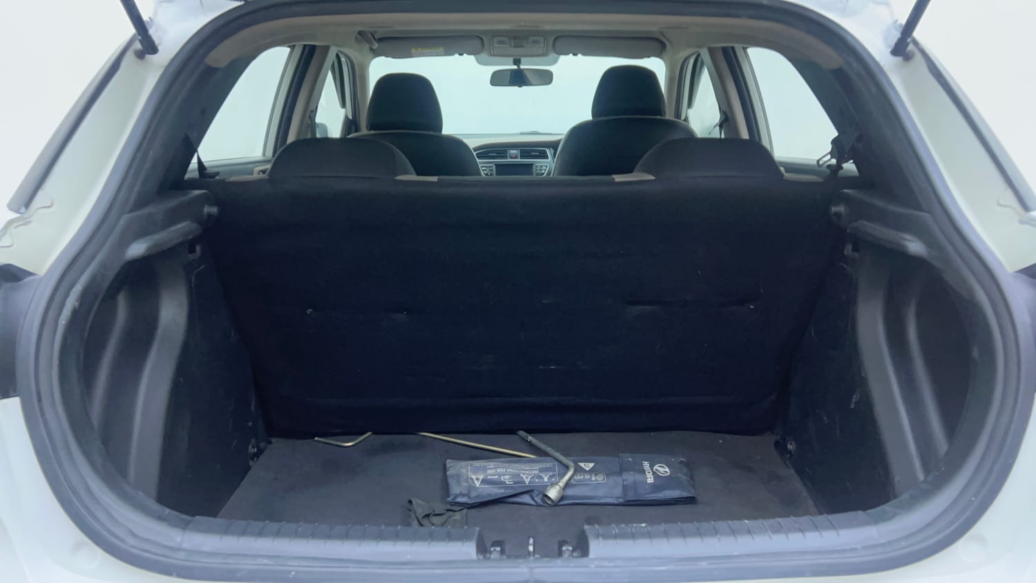 Used 2018 Hyundai Elite i20 Asta 1.2 AT Petrol Automatic interior DICKY INSIDE VIEW
