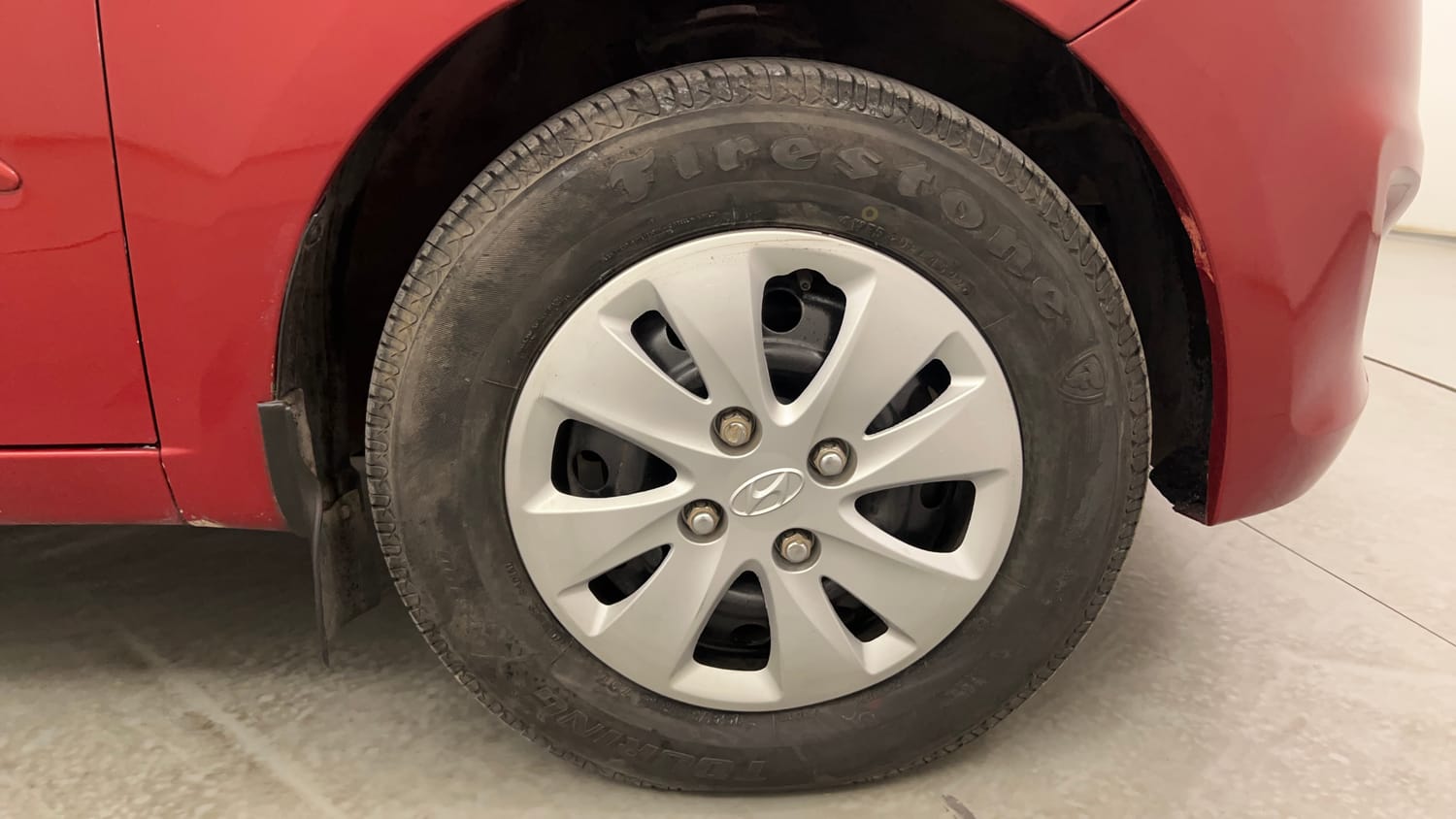 Used 2013 Hyundai i10 Sportz 1.2 AT Kappa2 Petrol Automatic tyres RIGHT FRONT TYRE RIM VIEW