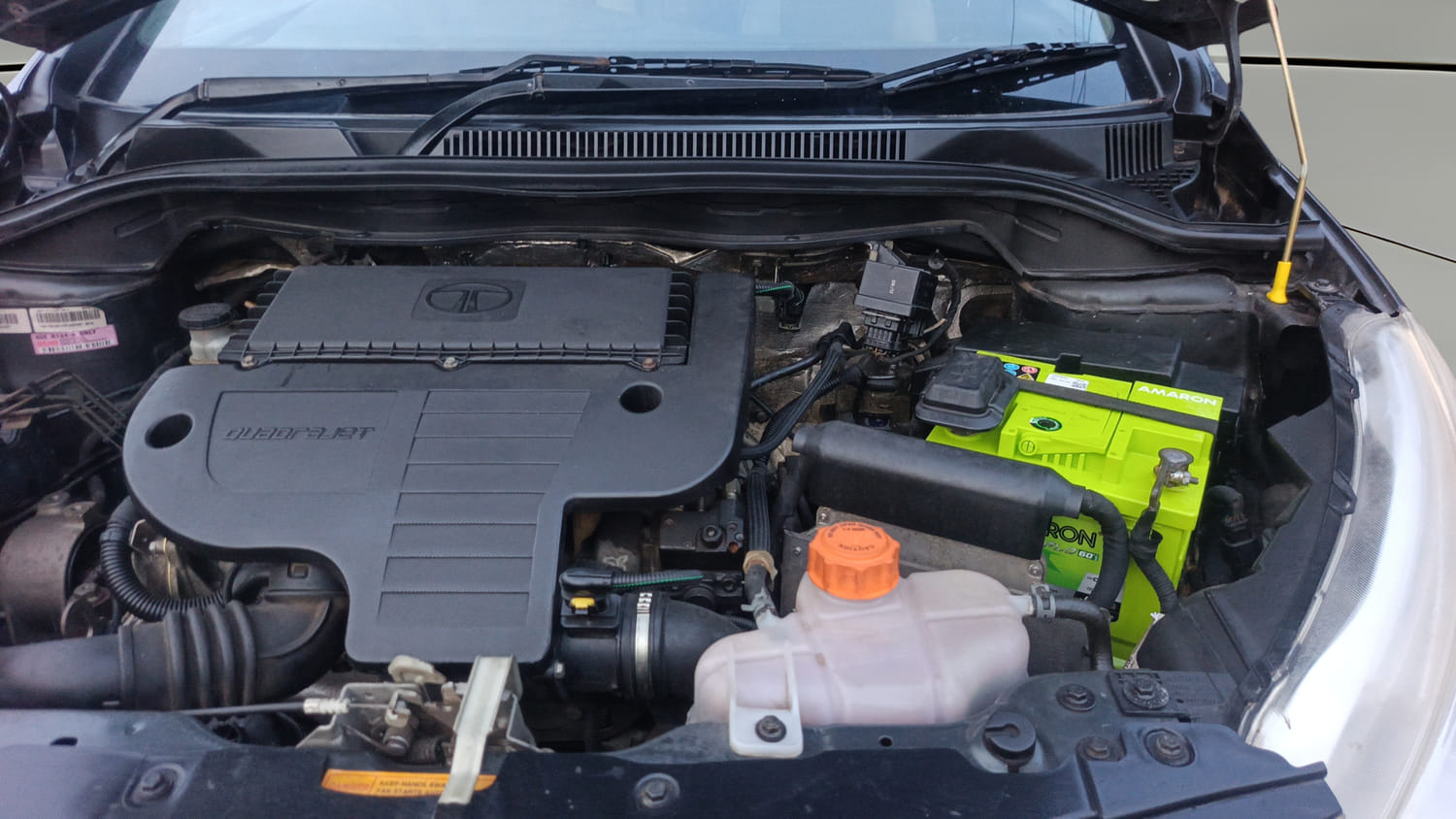 Used 2018 Tata Zest XTA Diesel Diesel Automatic engine ENGINE LEFT SIDE HINGE & APRON VIEW