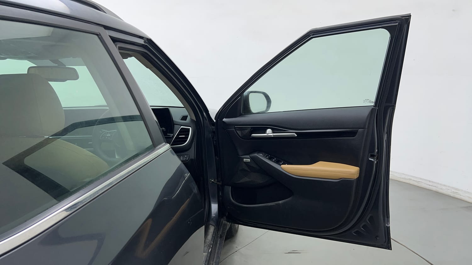Used 2022 Kia Seltos HTX Plus 1.5 Diesel Diesel Manual interior RIGHT FRONT DOOR OPEN VIEW