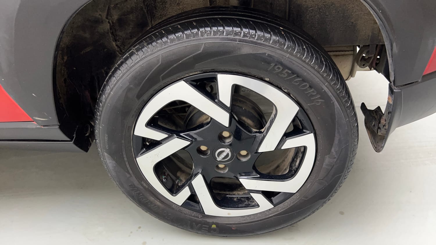 Used 2022 Nissan Magnite XV Premium Turbo CVT Petrol Automatic tyres LEFT REAR TYRE RIM VIEW